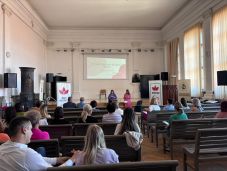 „Becsengettek” a Szülők iskolájába Nagyenyeden