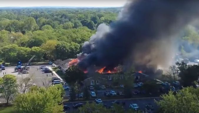 FRISSÍTVE – Lövöldözés és gyújtogatás a mormon imaház istentiszteletén: több halott és sebesültek