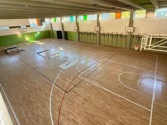 Utolsó simítások – Még idén átadják a csíkszeredai Petőfi Sándor iskola új tornatermét