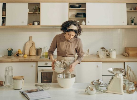 Trump megvámolja a konyhaszekrényeket és a mosdókagylókat – Aláássák a nemzetbiztonságot