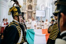 Kézdiszék: búcsú, könyvbemutató és zászlószentelés a Szent Mihály-hegyi templomban (VIDEÓ)