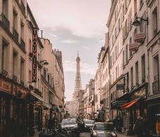 Holtan találták a dél-afrikai nagykövetet egy párizsi szálloda előtt