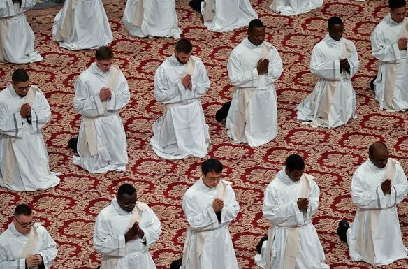 Húsvét: Kinek mossa meg a lábát XIV. Leó pápa?