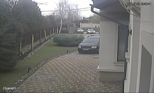 Három sofőr menekült be egy udvarba, hogy elkerüljék a rendőri ellenőrzést