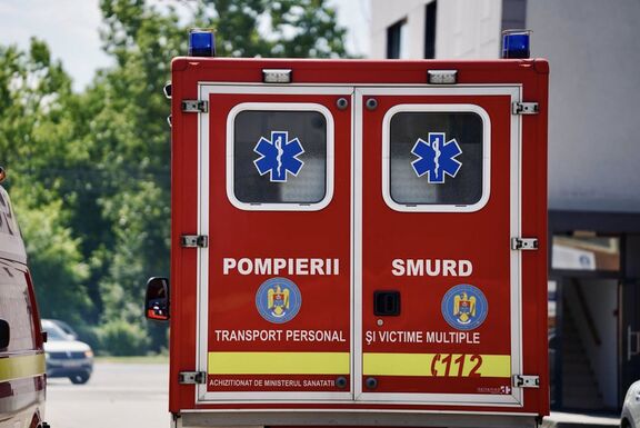 FRISSÍTVE: Lezuhant egy gyermek a negyedik emeletről – Borzalmas részletek derültek ki