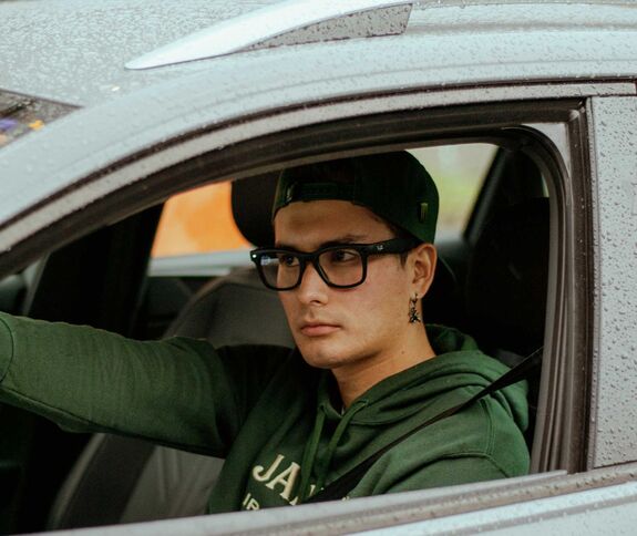 Barátai jelentették fel a jogosítvány nélkül vezető fiatalt