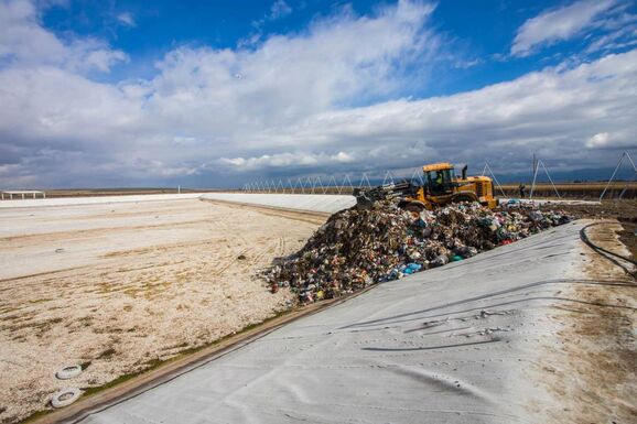 Lesz, ahol elhelyezni a háromszékiek szemetét – Bővítik a lécfalvi hulladéklerakót