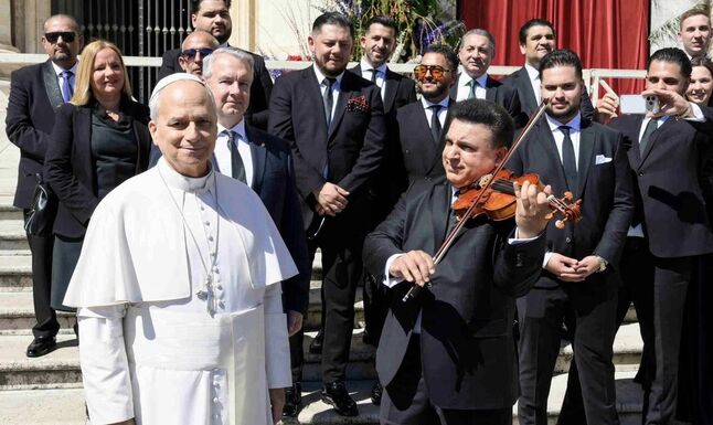 Leó pápának hegedült Mága Zoltán