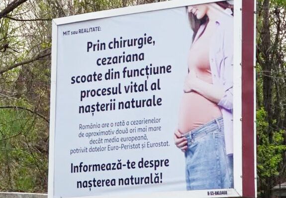 Botrányos plakátok a főváros hirdetőtábláin – Levetetné őket egy szenátor