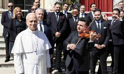 Leó pápának hegedült Mága Zoltán