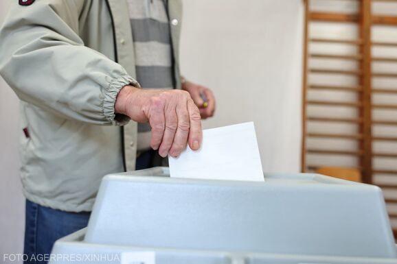 Bombariadó miatt felfüggesztették a szavazást két magyarországi városban