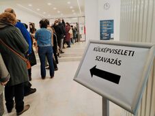 Zökkenőmentesen zajlik a szavazás a csíkszeredai főkonzulátuson