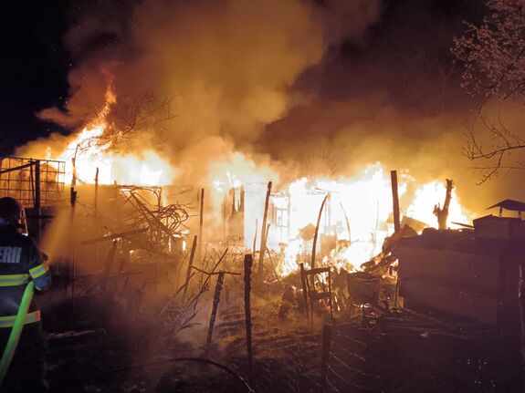Tűz ütött ki egy sepsiszentgyörgyi benzinkút szomszédságában