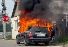 Menet közben kigyulladt autóhoz riasztottak Élesden