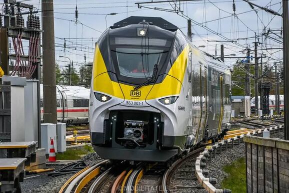 Sínen van a rögeszme: pénzünk nincs, mégis megvásároljuk a hidrogénvonatokat