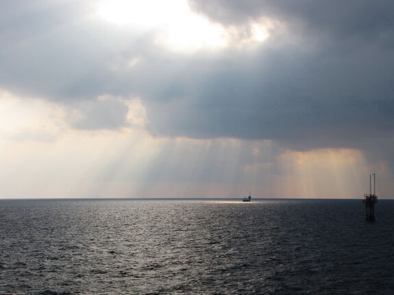  Irán megnyitja a Hormuzi-szorost – Elkezdődött a párizsi csúcs a szoros biztonságáért 