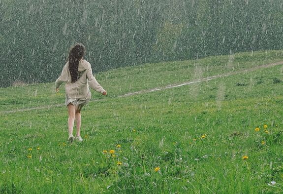 Esős napok következnek – Hogy alakul az időjárás a május 1-jei minivakáció alatt?