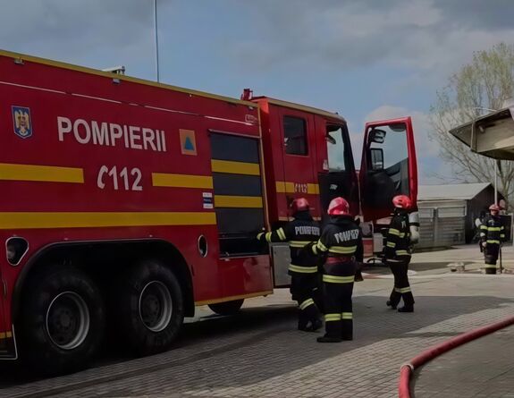 Tűz ütött ki az egykori vajdahunyadi kohászati kombinát területén (VIDEÓ)