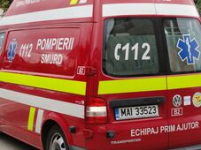 Felborult egy kisbusz Beszterce-Naszód megyében – Öt nő megsérült