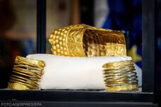 Hazaérkeztek a Hollandiában ellopott, majd előkerült dák aranykincsek