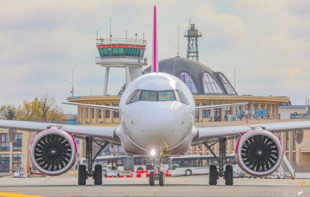 A reptéren vették őrizetbe a verekedő utasokat