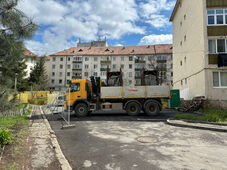 Hat lépcsőházat újítanak fel – Folytatódik a csíkszeredai tömbházszigetelési program