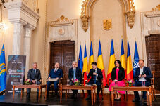 Közvetíteni próbál a koalíciós pártok között Nicuşor Dan  