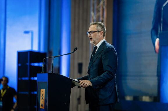 Kettős mércét kiállt a PNL főtitkára