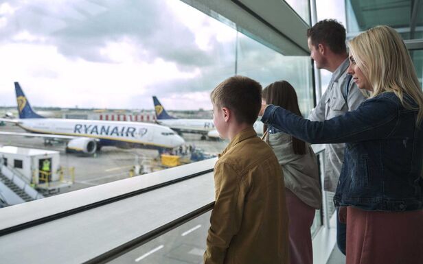 Korábban kell a repülőtérre érkezniük a Ryanair utasainak