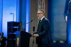 Kettős mércét kiállt a PNL főtitkára