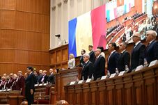 Indul a politikai háború: összeroppanhat Románia