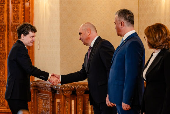 Nicușor Dan oldaná a feszültséget, Bolojan kisebbségi kormányt irányíthat 