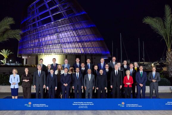 Közös öröm az EU-csúcson: mehet az uniós hitel Ukrajnának 