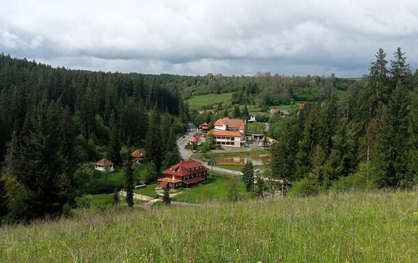Ingatlanvita vagy megfélemlítés Homoródfürdőn? Fenyegetésekkel próbálják elvenni a házakat (VIDEÓ)