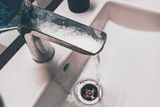 Szennyezett lehet az ivóvíz Kézdivásárhely egyik utcájában