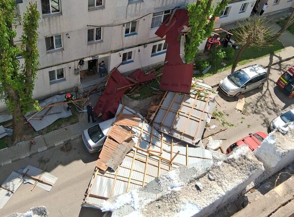 Lezuhanó tető oltotta ki egy ember életét (VIDEÓ)