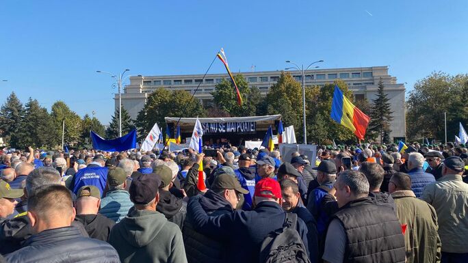A kormány megszorító intézkedései ellen tüntetett mintegy ezer szakszervezetis