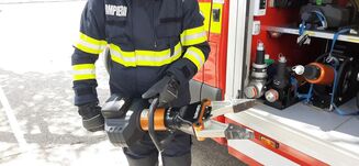 Pad rácsai közé szorult egy gyermek keze – A tűzoltók segítettek