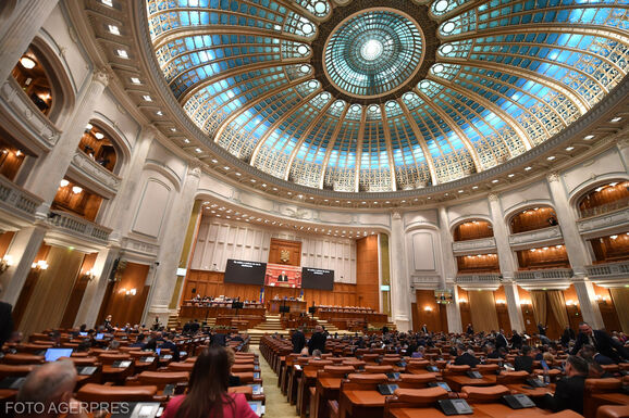 PSD–AUR-kormány? – A pártját kritizáló szociáldemokrata politikus szerint ez az egyetlen forgatókönyv