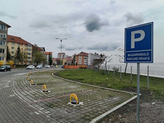 Fokozatosan újulnak meg Csíkszereda parkolói, de akadnak problémás területek