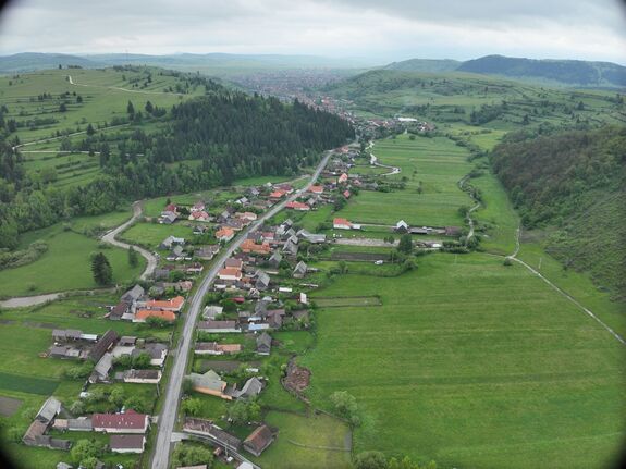 Aláírták a finanszírozási szerződést a Csíkdánfalva és Balánbánya közötti út felújítására