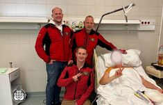 Bravúros életmentés a nyílt utcán – 7 perc alatt varrta össze a dobogó szívet a magyar orvos (VIDEÓ)