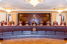 Rendre tanítanák az alkotmánybírákat