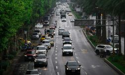 Drasztikus zsugorodással indította az évet az autópiac