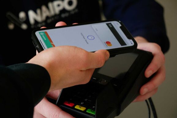 Jó hír a családoknak: februárban korábban érkeznek a szociális juttatások a bankszámlákra