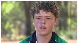 Hőstett: Egy 13 éves fiú négy órán át úszott az óceánban, hogy megmentse édesanyját és testvéreit (VIDEÓ)