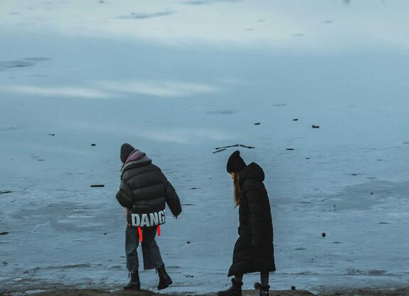 A katasztrófavédelem figyelmeztet, miután két testvér a jeges vízben életét vesztette