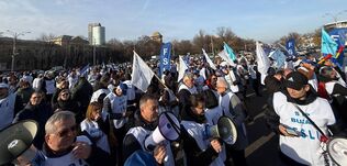 Utcára vonulnak és a megszorítások visszavonásáért gyűjtenek aláírásokat a tanügyi szakszervezetek