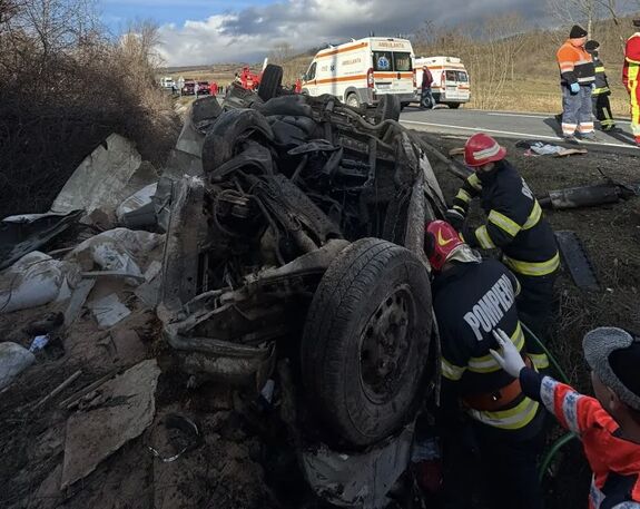 FRISSÍTVE: Halálos baleset Krassó-Szörény megyében – Három személy életét vesztette