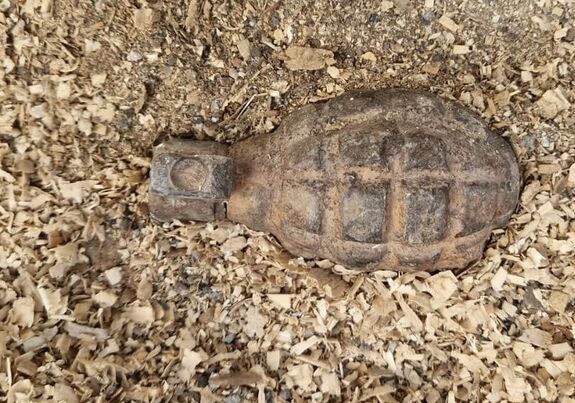 Riadó Nagyenyeden: Két kézigránátot találtak az út mentén